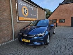 Blauw Gebruikt 2017 Opel Astra Edition Stationwagen | € 7.995 (Eerlijke prijs)