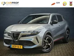 Grijs Nieuw 2025 Alfa Romeo Junior Edizione Speciale Hatchback | € 37.950 (Eerlijke prijs)