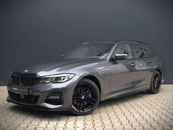 Grijs Gebruikt 2021 BMW 330e Executive Stationwagen | € 31.940 (Eerlijke prijs)
