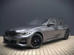 Grijs Gebruikt 2021 BMW 330e Executive Stationwagen | € 32.840 (Eerlijke prijs)