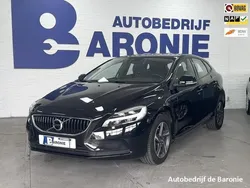 Zwart Gebruikt 2019 Volvo V40 Momentum Stationwagen | € 16.495 (Eerlijke prijs)