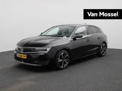 Zwart Gebruikt 2023 Opel Astra Elegance Hatchback | € 21.440 (Eerlijke prijs)