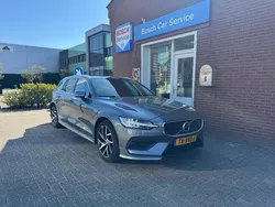 Grijs Gebruikt 2018 Volvo V60 Momentum Stationwagen | € 24.999 (Eerlijke prijs)