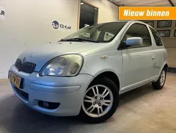 Blauw, metallic lak Gebruikt 2005 Toyota Yaris Hatchback | € 2.295 (Iets duurder)