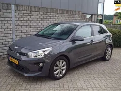 Grijs, metallic lak Gebruikt 2023 Kia Rio Hatchback | € 17.850 (Goede deal)