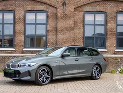 Grijs, metallic lak Gebruikt 2023 BMW 330 M Sport Stationwagen | € 49.900 (Eerlijke prijs)