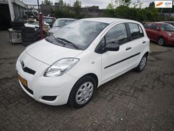 Wit Gebruikt 2010 Toyota Yaris Cool Hatchback | € 4.500 (Eerlijke prijs)