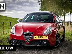 Rood Gebruikt 2013 Alfa Romeo Giulietta Hatchback | € 8.940 (Eerlijke prijs)