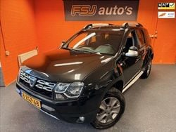 Zwart (metallic) Gebruikt 2015 Dacia Duster Lauréate SUV | € 6.450 (Eerlijke prijs)