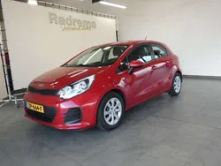 Rood Gebruikt 2017 Kia Rio Comfort Hatchback | € 11.800 (Eerlijke prijs)