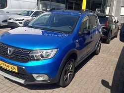 Bleu d'azurite Gebruikt 2020 Dacia Sandero Stepway Hatchback | € 12.445 (Eerlijke prijs)