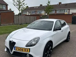Wit Gebruikt 2017 Alfa Romeo Giulietta Hatchback | € 12.500 (Eerlijke prijs)