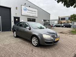 Grijs Gebruikt 2006 VW Jetta Sedan | € 999 (Super prijs)