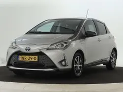 Grijs, metallic lak Gebruikt 2020 Toyota Yaris Limited Hatchback | € 17.395 (Eerlijke prijs)