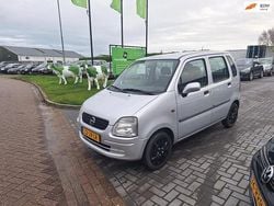 Grijs Gebruikt 2002 Opel Agila Comfort Hatchback | € 999 (Eerlijke prijs)