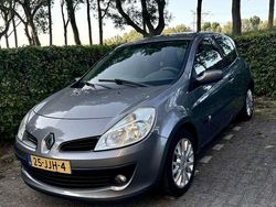 Gebruikt 2009 Renault Clio II Dynamique Sedan | € 2.600 (Eerlijke prijs)