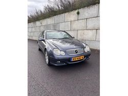 Grijs Gebruikt 2007 Mercedes C220 Coupé | € 2.490