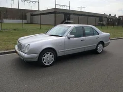 Grijs, metallic lak Gebruikt 1996 Mercedes E280 Elegance Sedan | € 9.995
