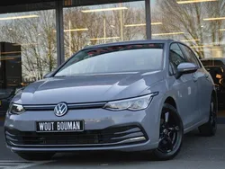 Grijs Gebruikt 2023 VW Golf VIII Move Hatchback | € 25.900 (Eerlijke prijs)