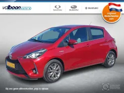 Rood, metallic lak Gebruikt 2020 Toyota Yaris Hybrid Hatchback | € 16.950 (Eerlijke prijs)