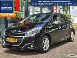 Zwart Gebruikt 2019 Peugeot 208 Signature Sky Hatchback | € 10.890 (Goede deal)