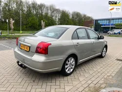 Groen Gebruikt 2005 Toyota Avensis Sol Sedan | € 3.250