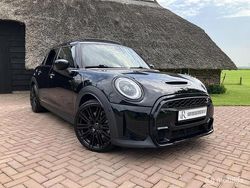 Zwart Gebruikt 2021 Mini Cooper S Classic Hatchback | € 29.900 (Eerlijke prijs)