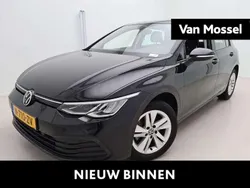 Zwart Gebruikt 2022 VW Golf VIII Life Hatchback | € 18.900 (Goede deal)