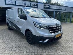 Zwart Nieuw 2024 Renault Trafic Van | € 29.800 (Goede deal)