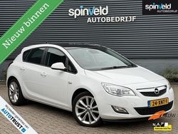 Wit Gebruikt 2012 Opel Astra Edition Hatchback | € 5.499 (Eerlijke prijs)