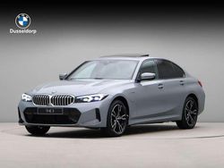 Grijs Nieuw 2025 BMW 330e M Sport Sedan | € 66.273 (Goede deal)