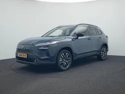Massive grey metallic (donker grijs metallic) Nieuw 2025 Toyota Corolla Cross Executive SUV | € 49.390
