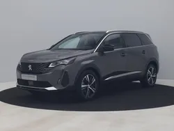 Grijs, metallic lak Gebruikt 2022 Peugeot 5008 GT-line MPV | € 29.700 (Eerlijke prijs)
