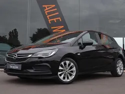 Zwart Gebruikt 2018 Opel Astra Sedan | € 12.999 (Goede deal)