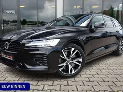 Zwart, metallic lak Gebruikt 2022 Volvo V60 R-Design Stationwagen | € 35.900 (Goede deal)