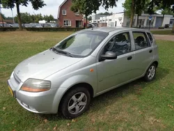 Grijs, metallic lak Gebruikt 2004 Chevrolet Kalos Sedan | € 1.150 (Eerlijke prijs)