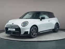 Wit Gebruikt 2024 Mini Cooper Hatchback | € 39.450