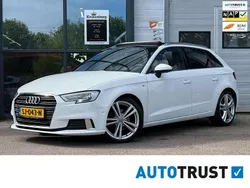 Wit, metallic lak Gebruikt 2017 Audi A3 Sportback S-Line Hatchback | € 19.999 (Iets duurder)