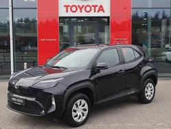 Zwart, metallic lak Gebruikt 2023 Toyota Yaris Cross Active SUV | € 23.400 (Super prijs)