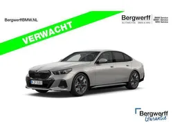 Grijs Gebruikt 2024 BMW 530e M Sport Sedan | € 62.875