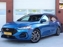 Blauw, metallic lak Gebruikt 2022 Ford Focus ST-Line X Stationwagen | € 23.995 (Goede deal)