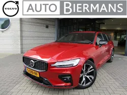 Rood, metallic lak Gebruikt 2023 Volvo V60 Plus Stationwagen | € 39.890 (Eerlijke prijs)