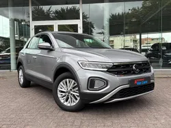 Suv Gebruikt 2023 VW T-Roc Life SUV | € 25.945 (Eerlijke prijs)