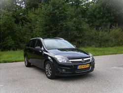 Zwart Gebruikt 2010 Opel Astra Edition Stationwagen | € 2.950 (Goede deal)