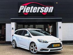 Wit Gebruikt 2013 Ford Focus ST Stationwagen | € 9.950 (Super prijs)