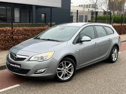 Grijs, metallic lak Gebruikt 2012 Opel Astra Business Edition Stationwagen | € 7.495 (Eerlijke prijs)