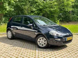 Blauw, metallic lak Gebruikt 2017 Fiat Punto Evo Lounge Hatchback | € 6.945 (Goede deal)