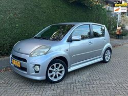 Grijs (metallic) Gebruikt 2005 Daihatsu Sirion Hatchback | € 1.850 (Eerlijke prijs)