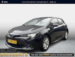 Night sky black (donker zwart) Gebruikt 2023 Toyota Corolla Hybrid Active Hatchback | € 26.400 (Super prijs)