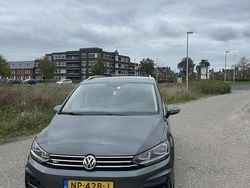 Grijs Gebruikt 2017 VW Touran Highline MPV | € 16.000 (Goede deal)